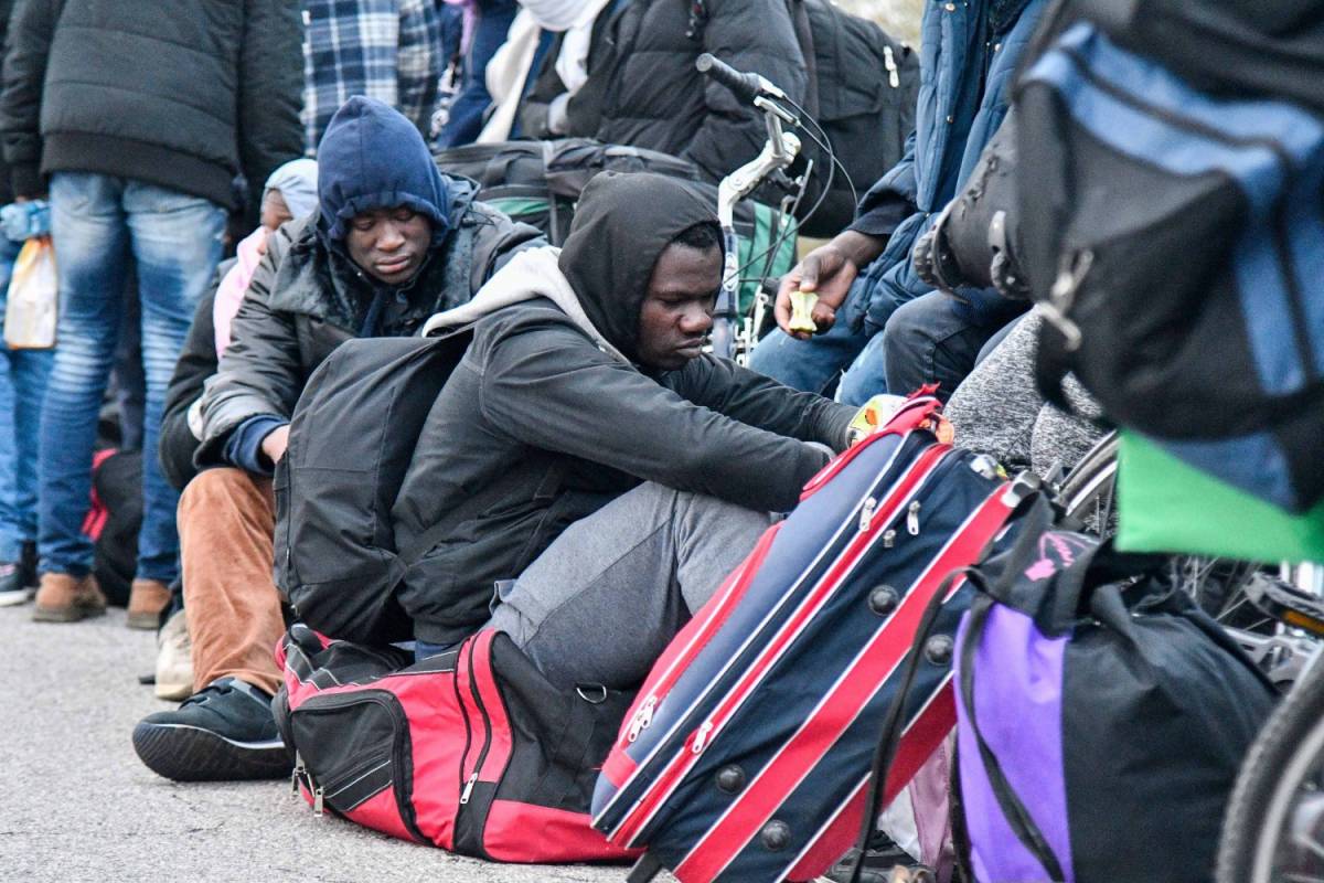 Migranti, la Francia esamina le richieste d'asilo direttamente in Africa