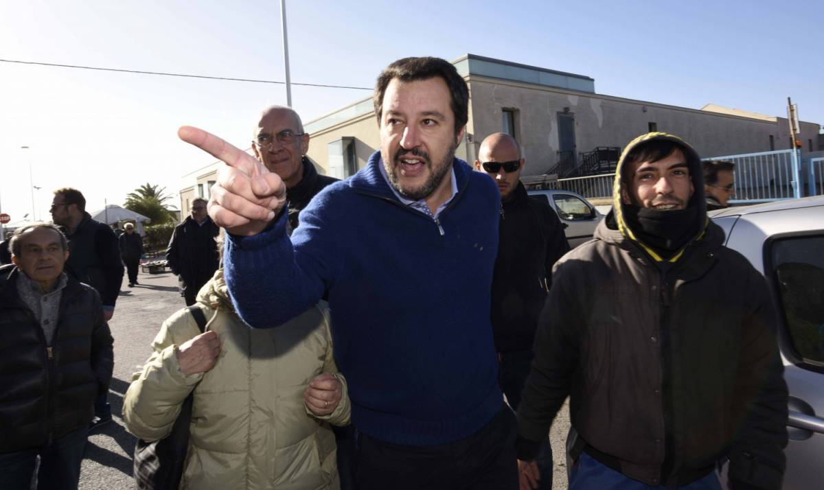 Salvini: "A Berlusconi chiedo serietà. Fake news? Follia del Pd"