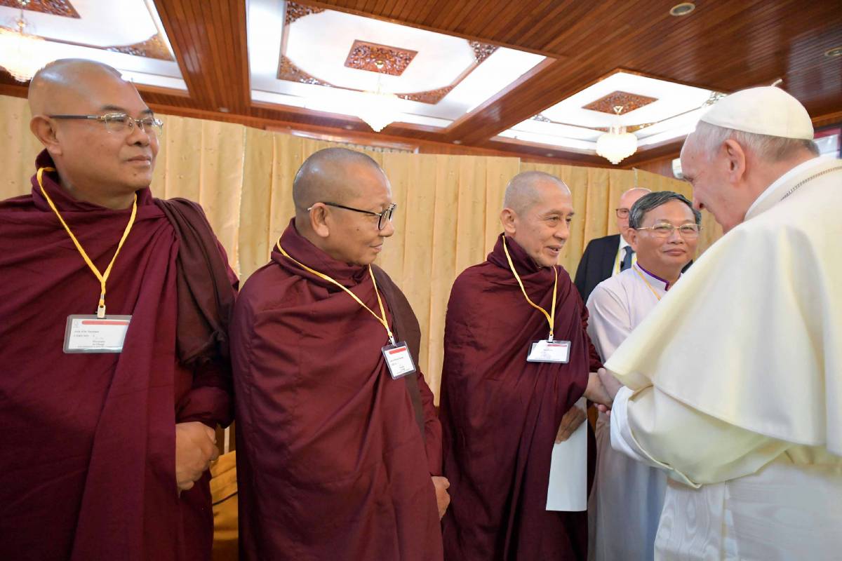 Il Papa fa confusione sulla pace "Buddha come San Francesco"