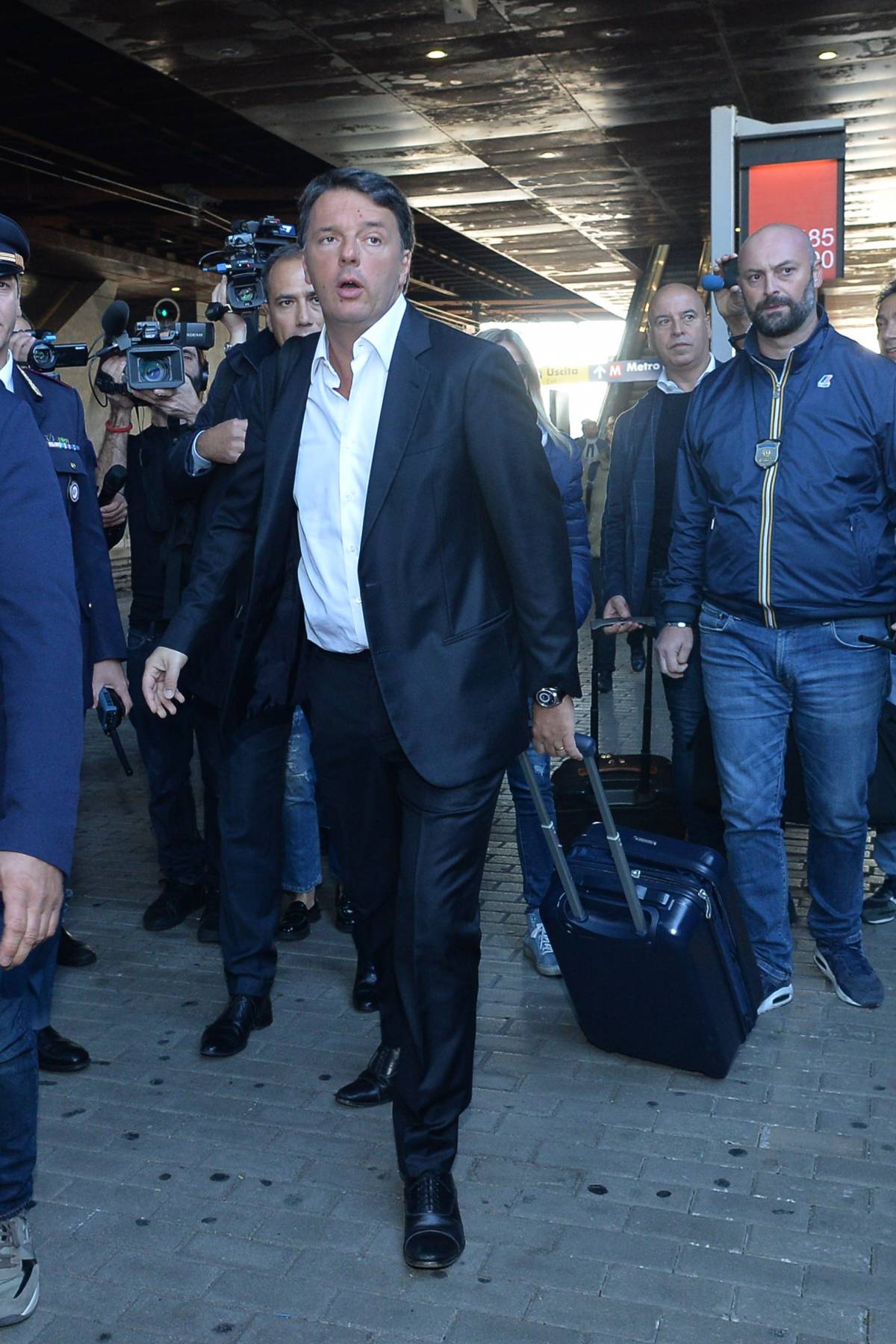 "Con noi un milione di posti di lavoro" Il treno di Renzi è in ritardo di 24 anni