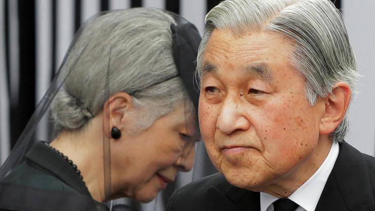 Choc per i sudditi giapponesi: l'imperatore Akihito dà le "dimissioni"