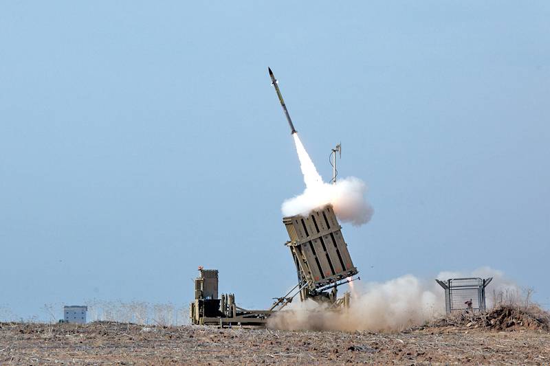 Israele schiera i missili del sistema "Iron Dome" al confine siriano
