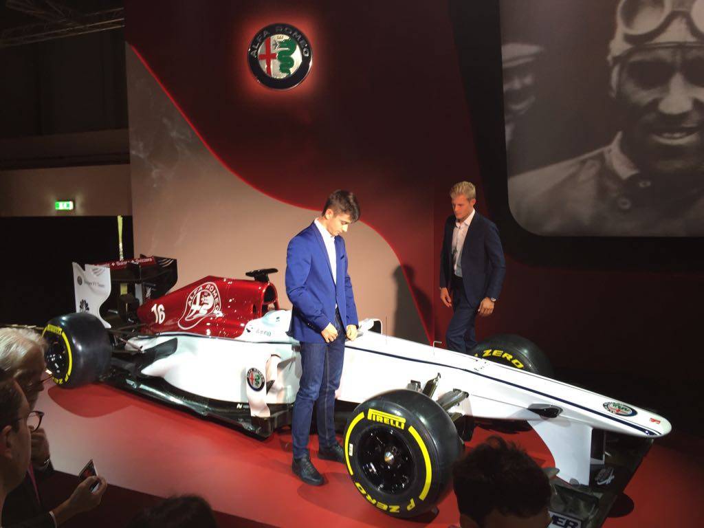 F1, l'Alfa Romeo svela la sua auto. Marchionne: "Figata incredibile"