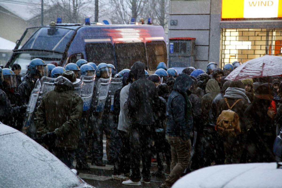 Squadracce rosse contro Forza nuova