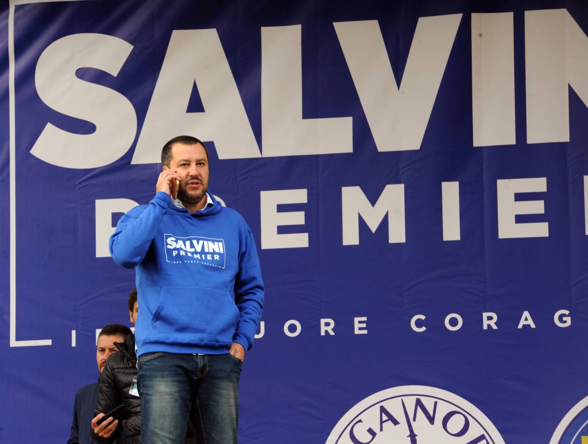 Salvini: "Toglierei la scorta a Saviano e papà Boschi"