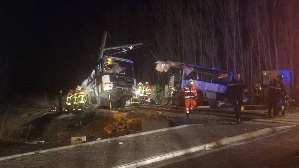 Scuolabus travolto dal treno: 4 morti e 7 feriti a Perpignan