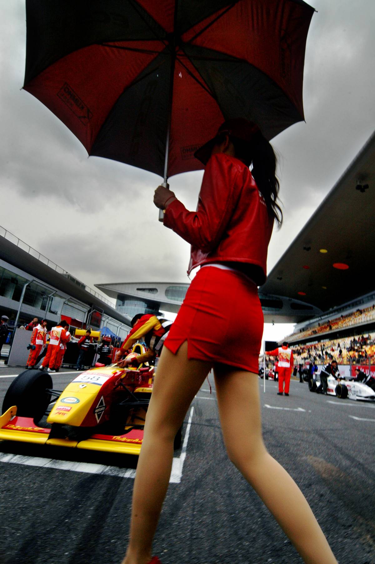 Ossessione sessista. "Basta ombrelline in Formula Uno"