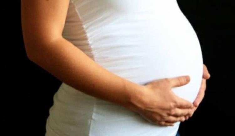 Donna incinta a 56 anni con gravidanza naturale: "È un miracolo"