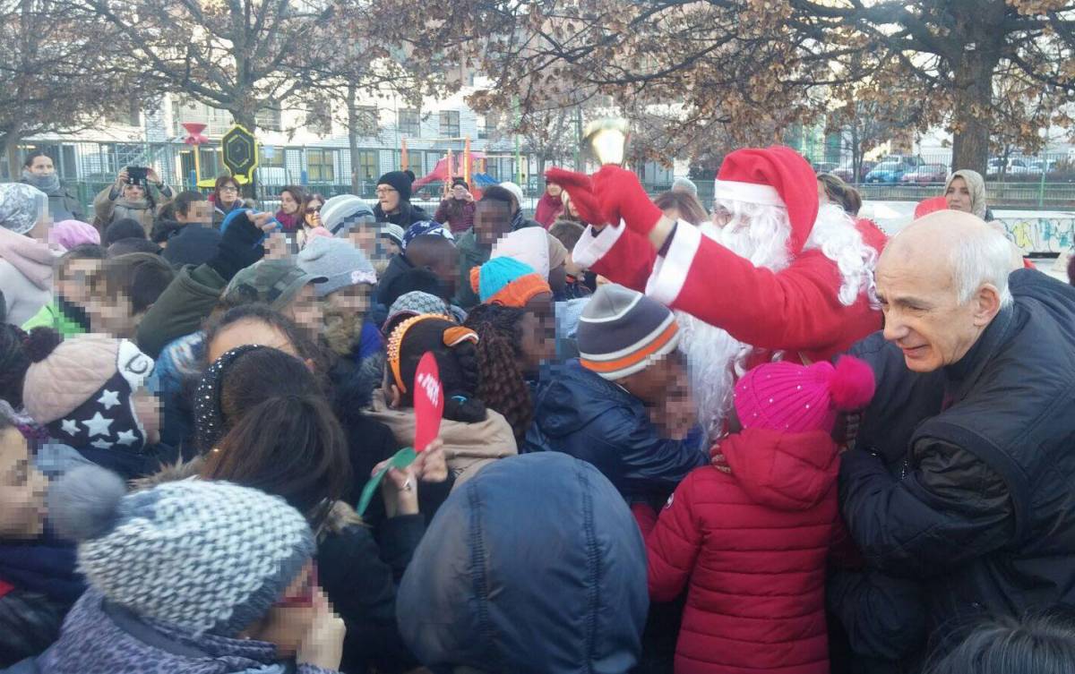 In un quartiere di Torino ​arriva Babbo Natale nero
