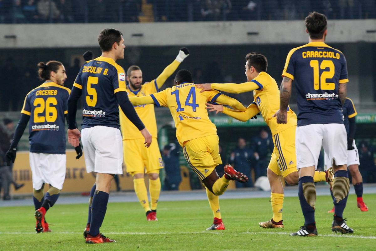 La Juventus non lascia scappare il Napoli: Verona battuto 3-1