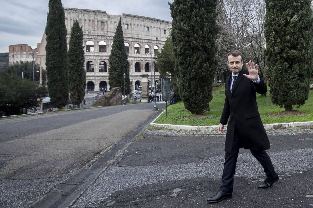 Macron a Colle Oppio, Fratelli d'Italia: "Ha visitato anche i bivacchi?"