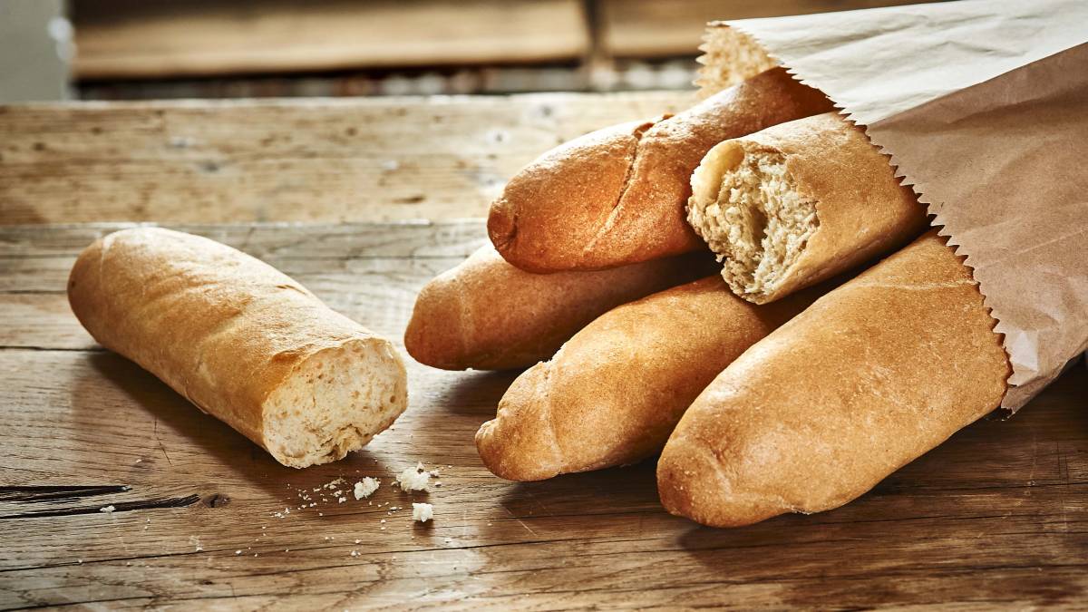 Francia, dal 1 ottobre cambia la ricetta della baguette: cosa accadrà