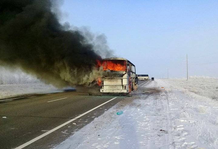 Kazakistan, autobus in fiamme: morte 52 persone