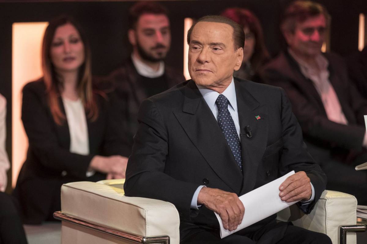 Berlusconi: "Migranti? Bomba sociale pronta a esplodere in Italia"