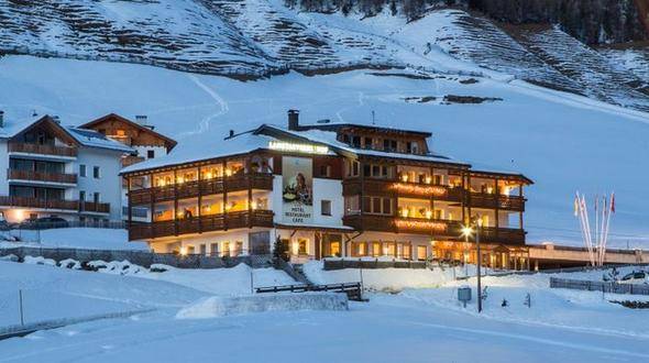 Alto Adige, cento persone evacuate da un albergo: "A rischio valanghe"