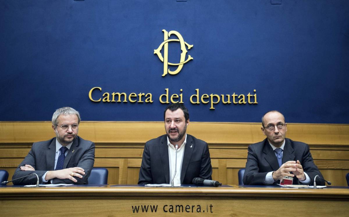 Deficit, Salvini si sgancia: "Tetto al 3%? non esiste". E candida il prof anti euro
