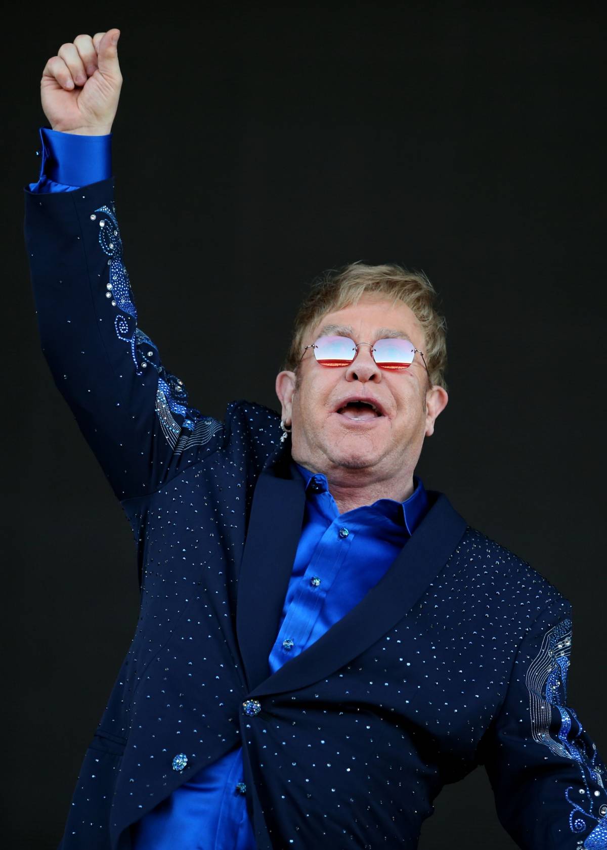Elton John si ritira a metà. Farà un tour di tre anni (per dire che è l'ultimo...)