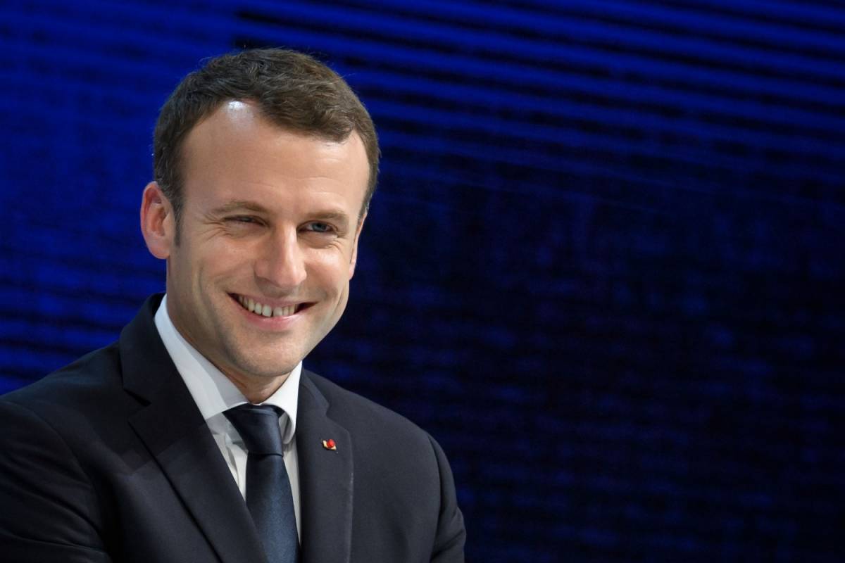 Il ministro di Macron è indagato per stupro. Ma il governo lo difende