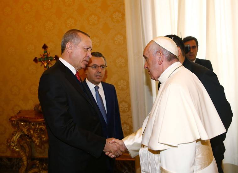 Erdogan a Roma tra le proteste vede il Papa e le autorità