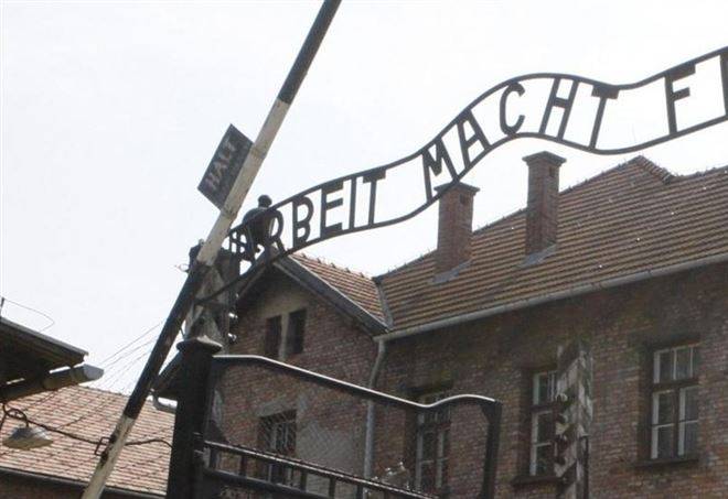 Guida italiana minacciata «Auschwitz ai polacchi"