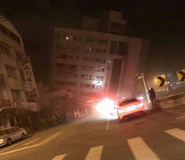Scossa di terremoto a Taiwan ​Crolla un albergo con turisti