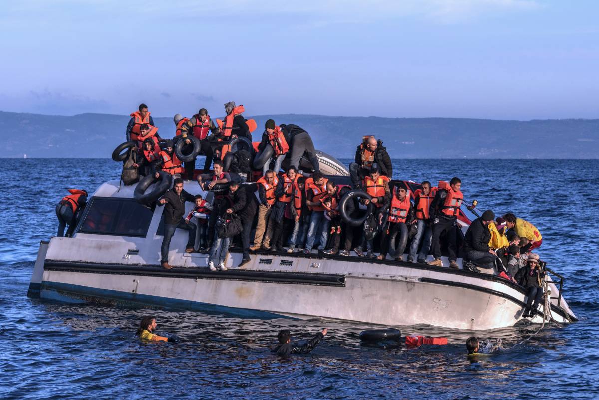 Salvano migranti naufraghi a Lesbo, ora rischiano 10 anni di carcere