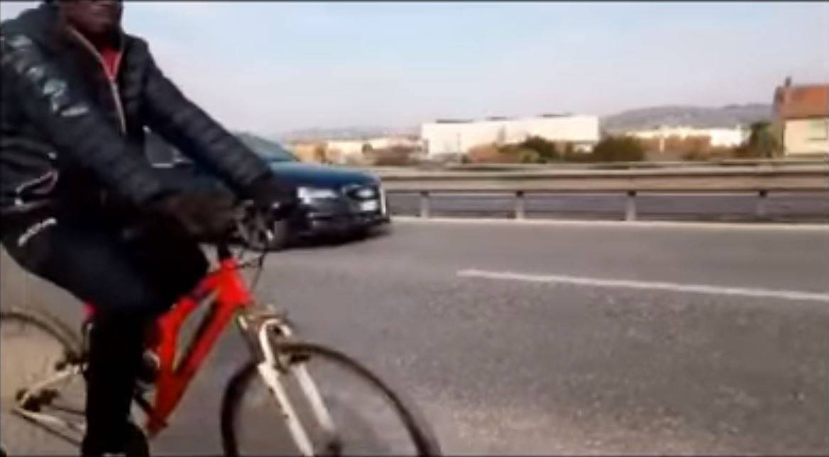 Immigrato pregiudicato in bicicletta sulla superstrada: ora scatta l'espulsione  