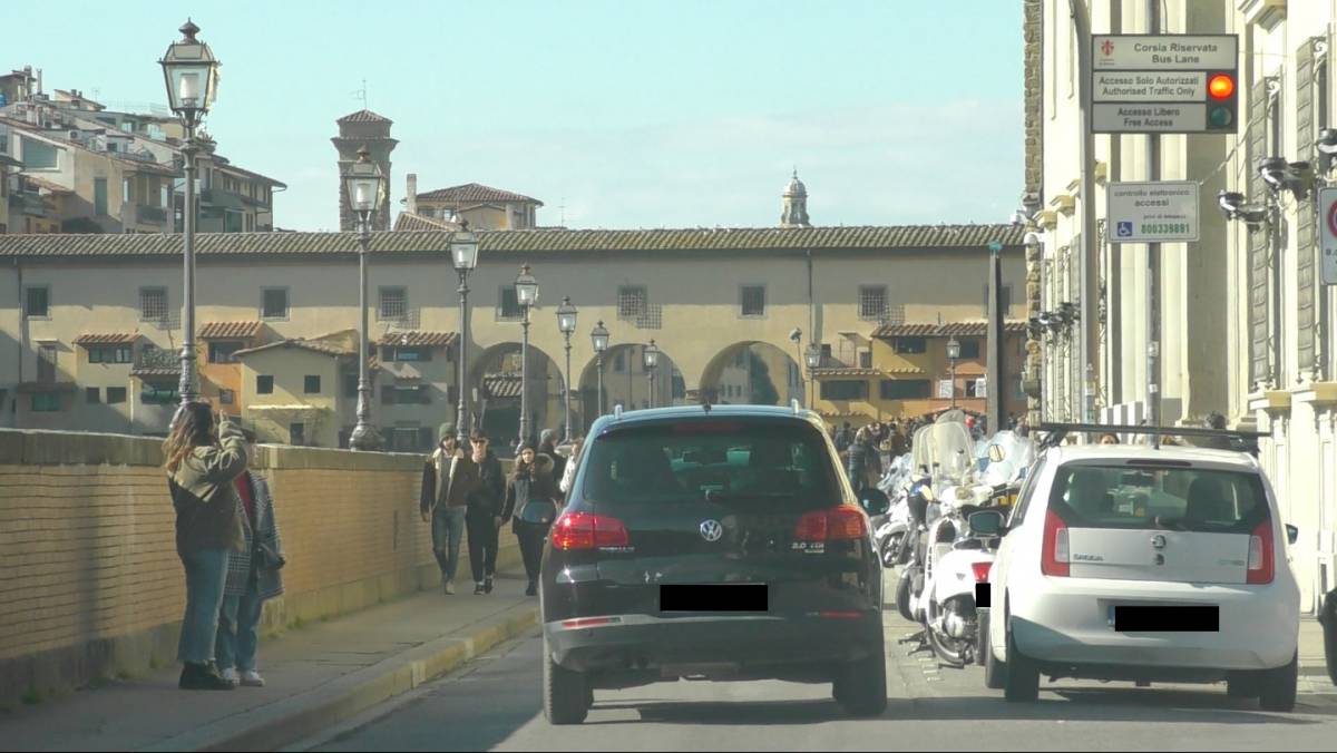 "Agnese Renzi ha un pass per guidare e parcheggiare ovunque a Firenze"