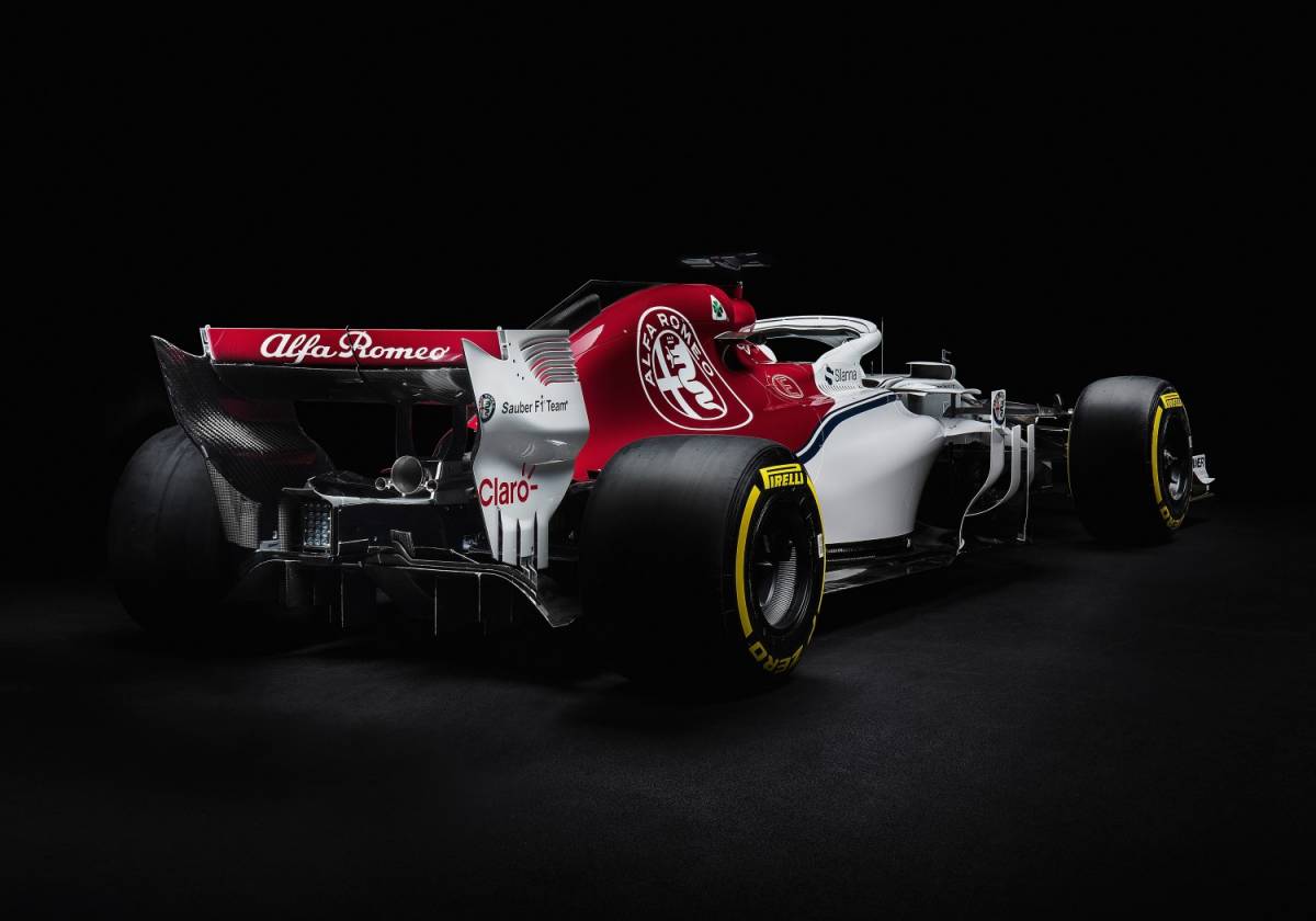 Formula Uno, l'Alfa Romeo Sauber toglie i veli: pronta per i test di Barcellona