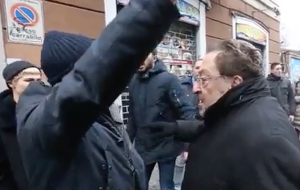 Milano, De Corato affronta a muso duro i contestatori di via Padova