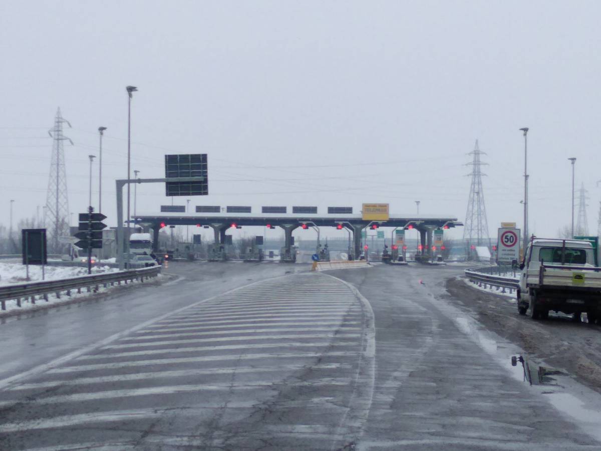 Il gelo manda ko strade e treni "Riaperte tutte le autostrade"