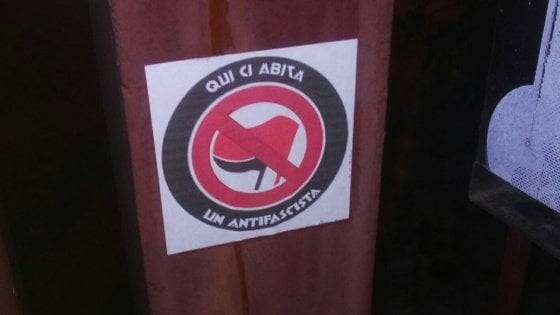 "In questa casa un antifascista" Il "marchio" sulle porte a Pavia