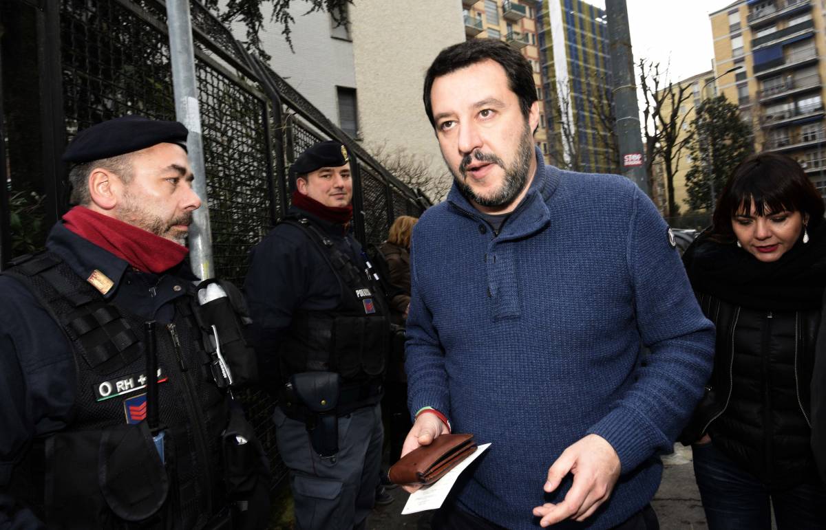 Salvini sigla il sorpasso e vola al 17 per cento. "È un momento storico"