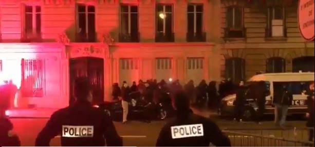 I tifosi del Psg le provano tutte: urla e schiamazzi sotto albergo del Real