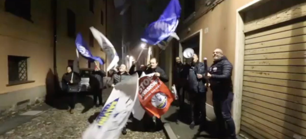 Ferrara, Lega umilia la sinistra: fa la festa sotto la sede del Pd