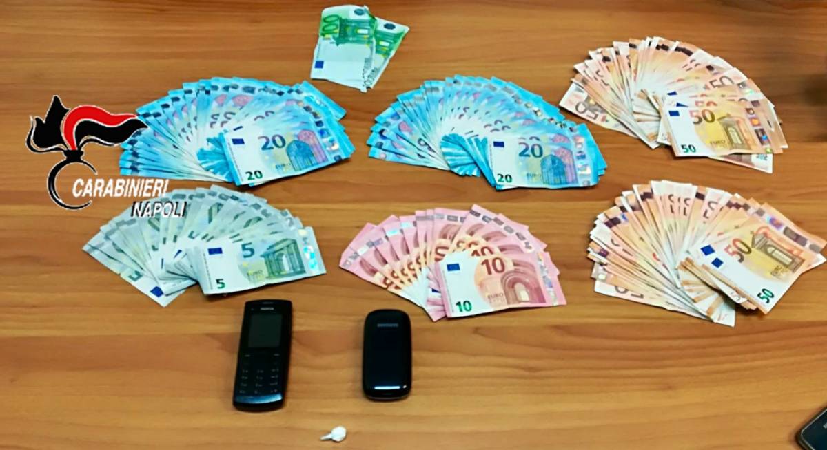 Scoperto a spacciare: in tasca aveva 7mila euro in contanti