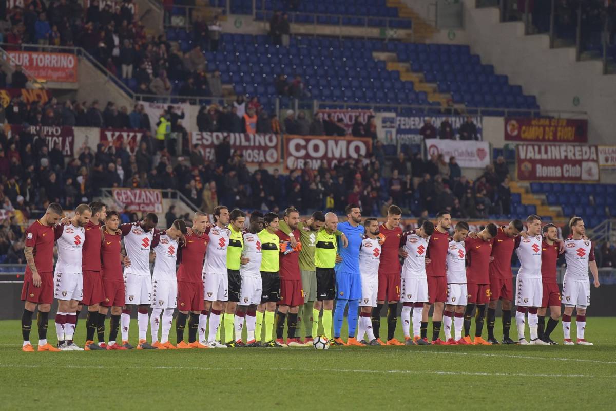 La Roma vince nel ricordo di Astori: Torino ko 3-0 e terzo posto consolidato