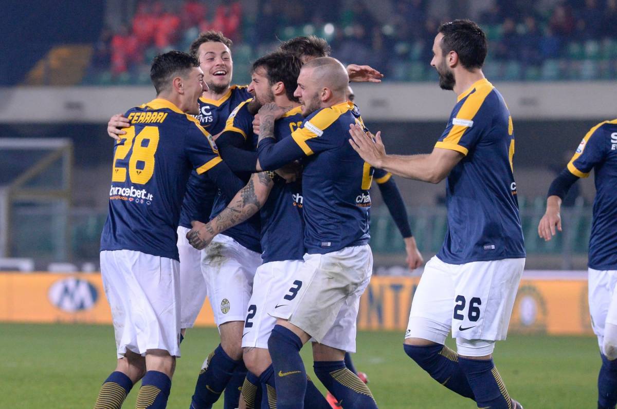 Il Verona fa suo il derby contro il Chievo: 1-0 e Crotone superato