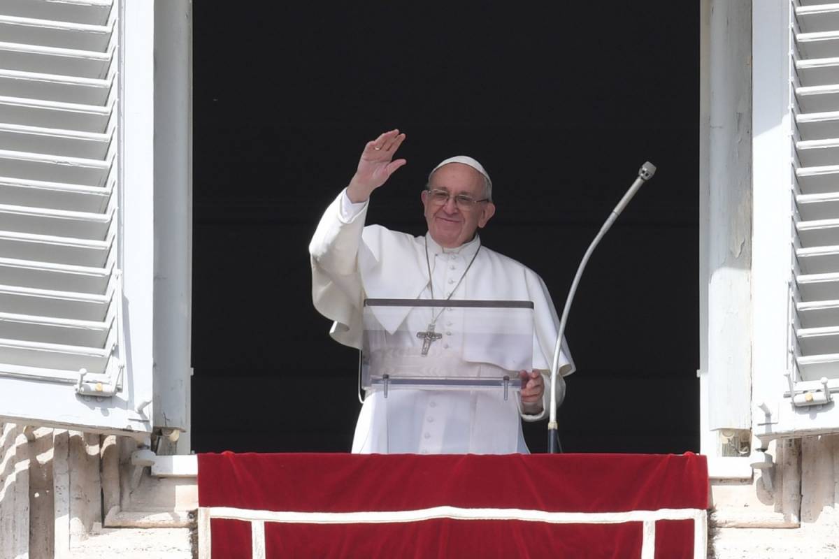 Papa Francesco contro l'aborto: "Come affittare un sicario"