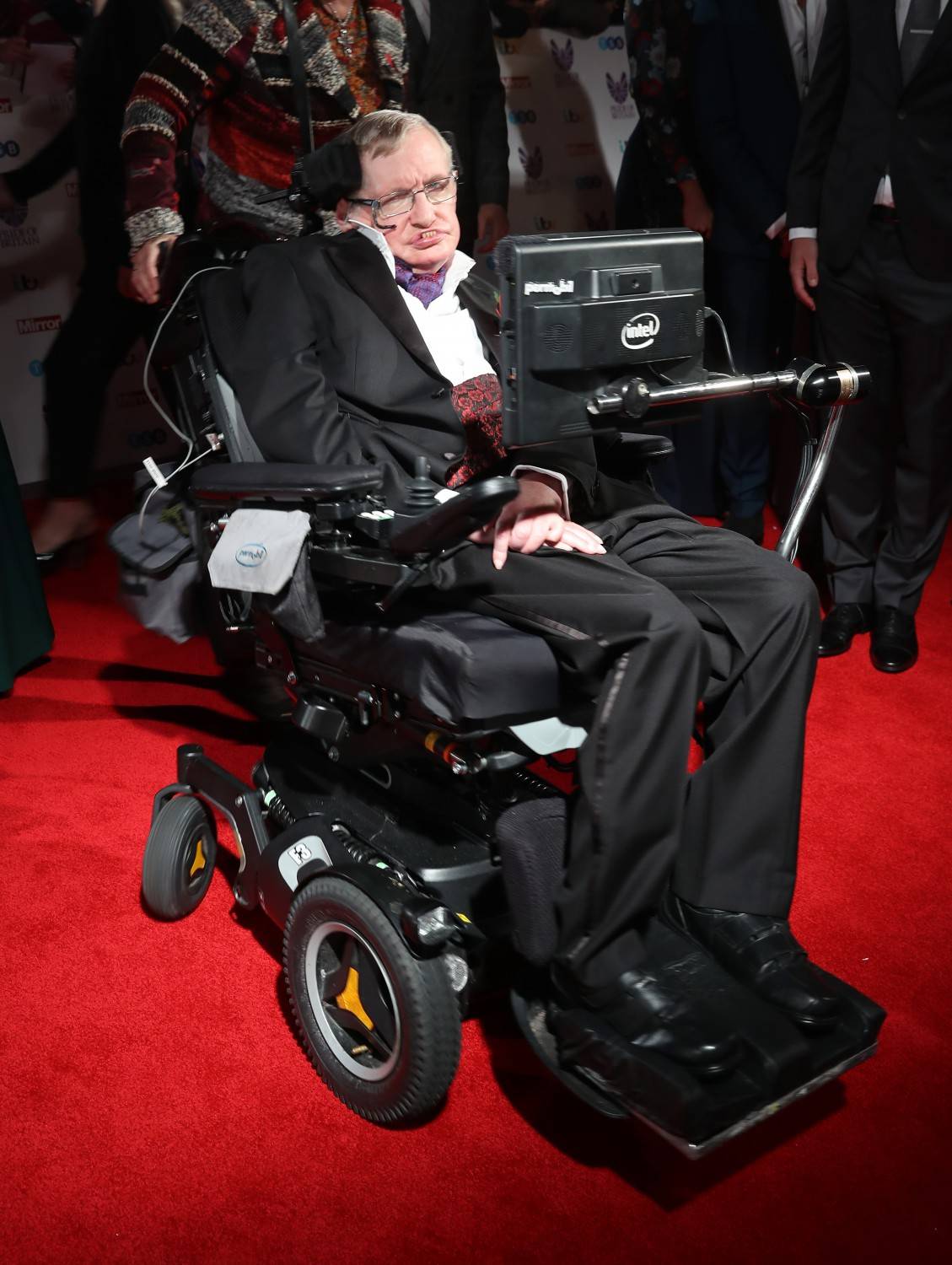 Hawking, l'astrofisico che studiò l'universo