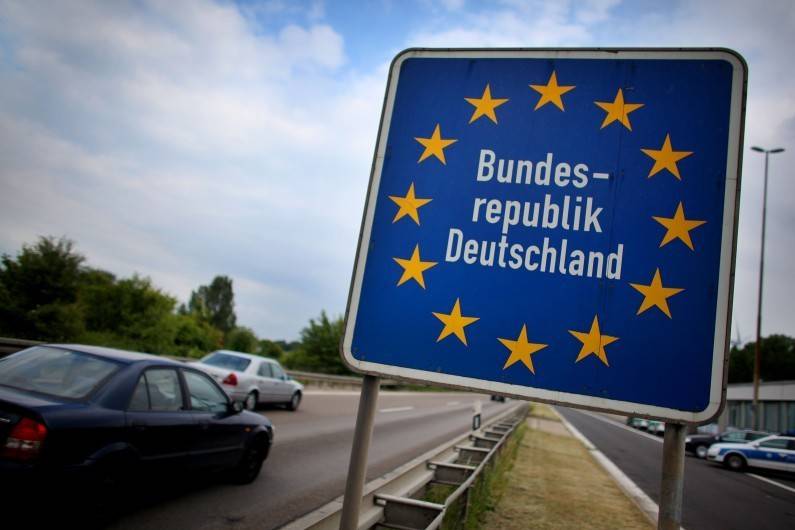 Germania, strappo a sorpresa: "Schengen? È da sospendere"