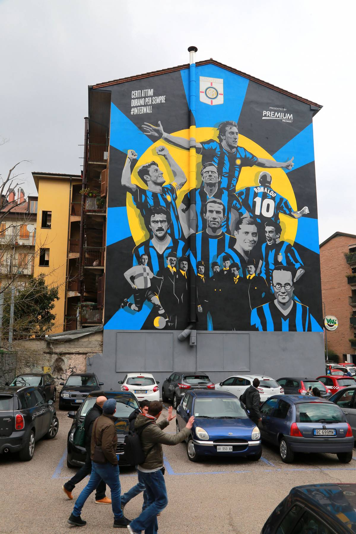 Maxi graffito per l'Inter che compie 110 anni finanziato da Mediaset