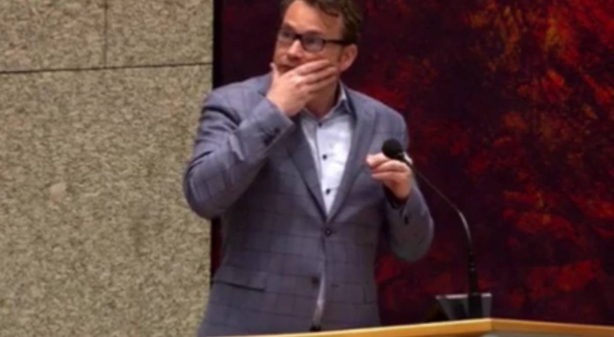 Un uomo ha cercato di impiccarsi in Parlamento in Olanda