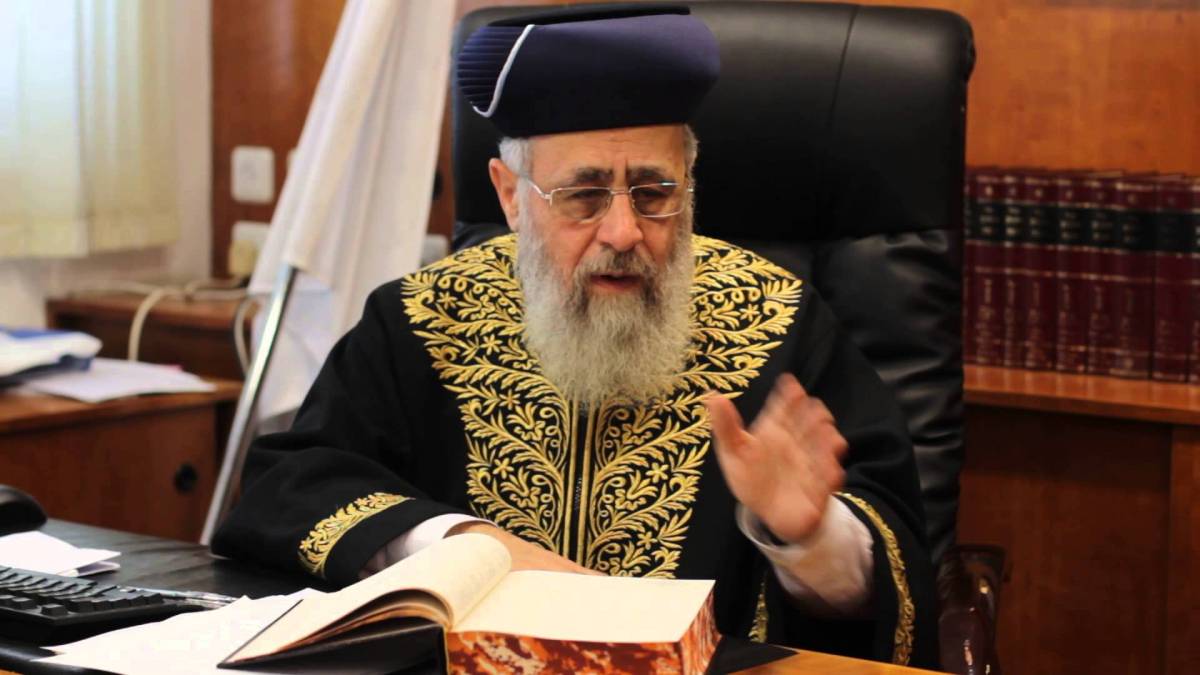 "I neri come le scimmie": bufera sul rabbino capo d'Israele