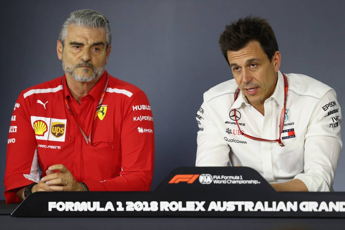 Formula Uno, scintille Mercedes-Ferrari per il contatto Hamilton-Raikkonen