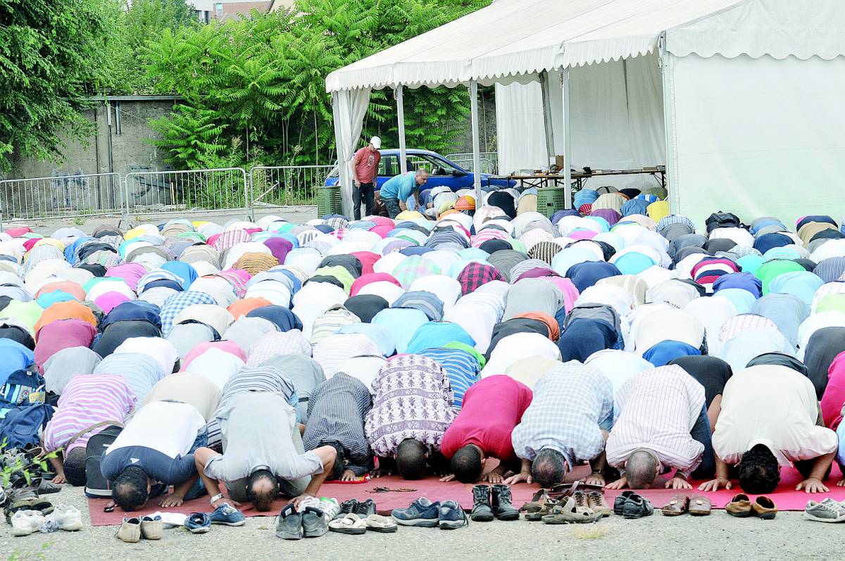 Il Comune avvisa la moschea: "Via gli abusi o confischiamo"