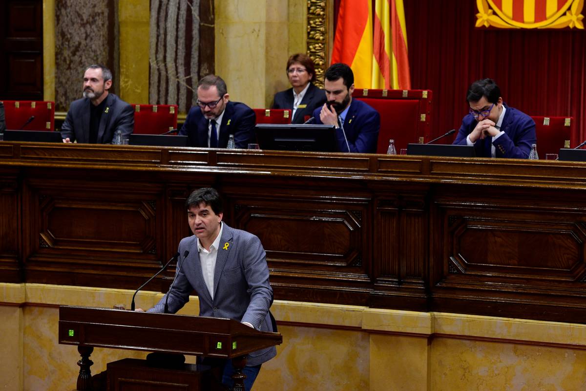 Il pugno duro di Madrid: altri secessionisti arrestati. Puigdemont fugge ancora