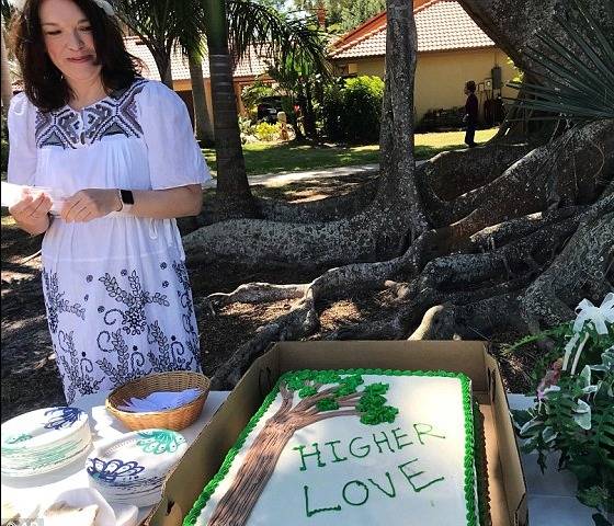 Florida, sposano un albero  per impedire abbattimento