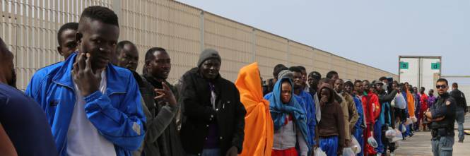 Migranti sbarcano in Calabria Due navi arrivate a Pozzallo