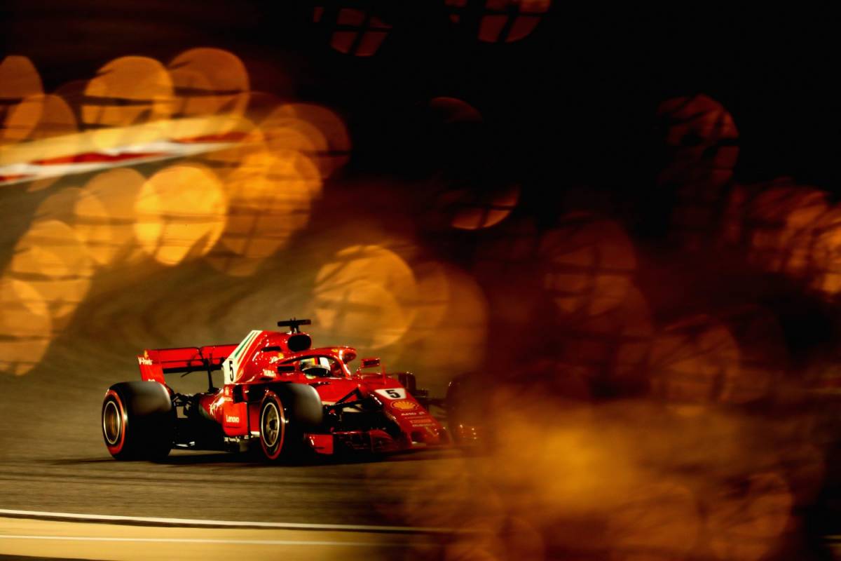 Gp Bahrain, prima fila tutta Ferrari: pole di Vettel davanti a Raikkonen